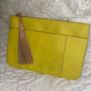 Little yellow clutch